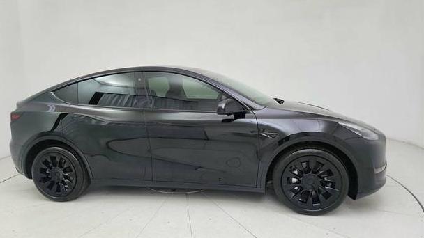 TESLA MODEL Y 2023 7SAYGDEE2PA112417 image